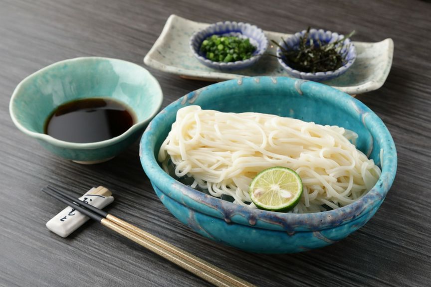 徳島の澄んだ水でつくられた『阿波白糸 半田そうめん 』