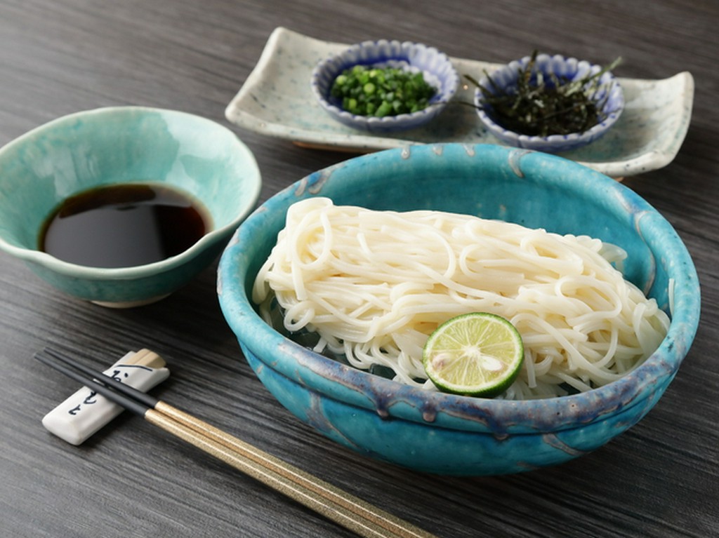 徳島の澄んだ水でつくられた『阿波白糸 半田そうめん 』