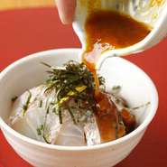 たからやま醸造の甘酒カクテル(ノンアルコール)/松皮鯛/小鉢/香の物/サラダ/味噌椀/薬味一式/新潟県十日町産 魚沼コシヒカリ