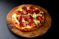 定番のミックスチーズピザは一番人気の再度メニューのになります
