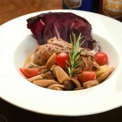 ホロホロと崩れるやわらかな食感が自慢『栗豚のベルギービール煮込み』