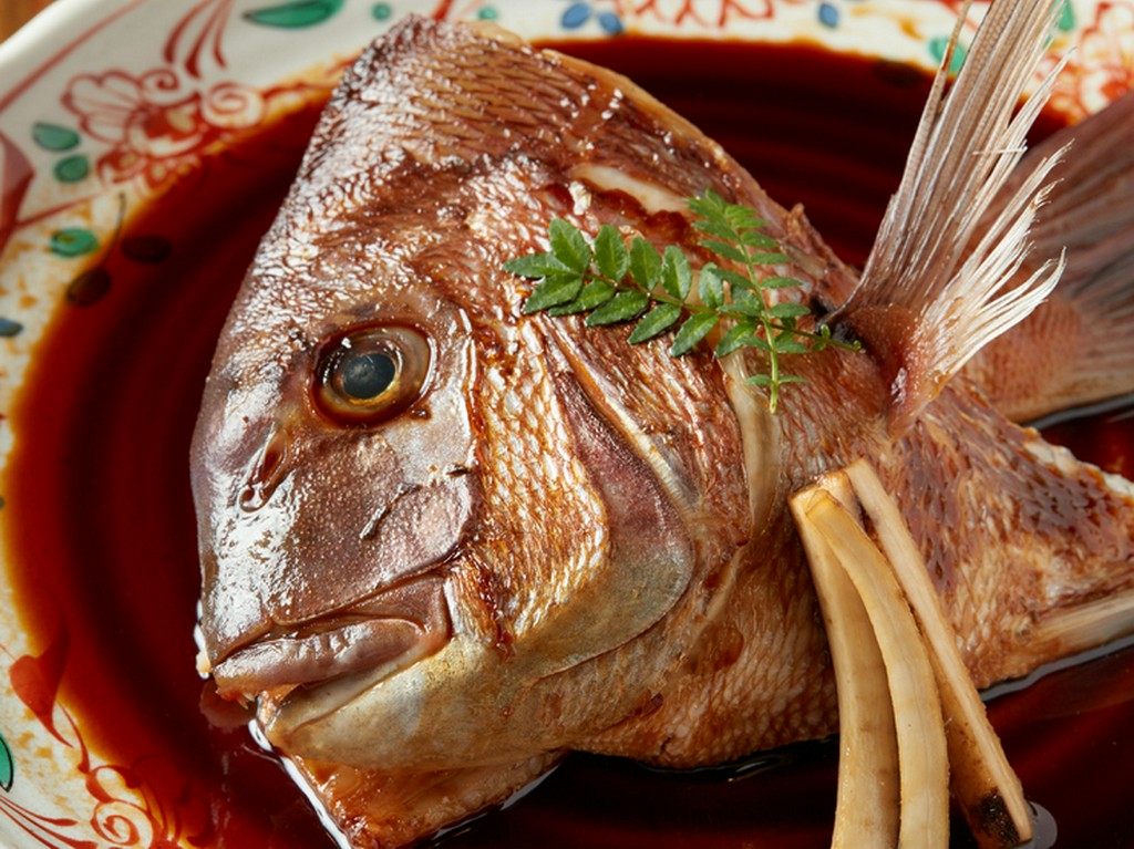 そばのだしが味の決め手！『鯛のあら焚き』