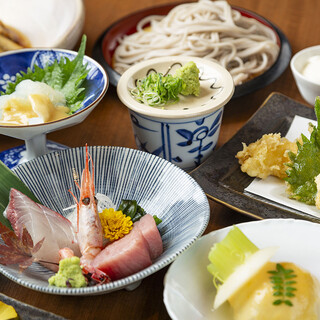 ~자랑의 요리를 맛볼 수 있는 연회 코스~7품(무료 음료는 +1,500엔으로 제공하고 있습니다)