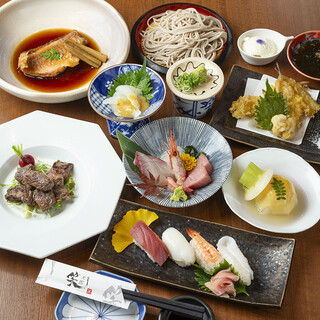 ～可以享用豪华海鲜料理和特选肉类料理的宴会套餐～9道菜品（另加1,500日元可无限畅饮）