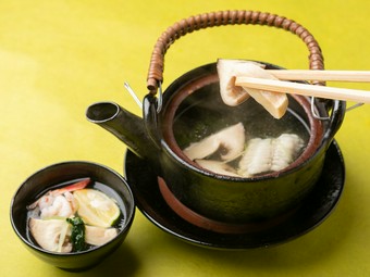 季節の楽しみを満喫する『松茸土瓶蒸し』
