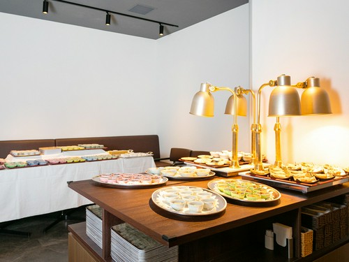 「何を食べよう？」と迷うのもランチビュッフェの醍醐味