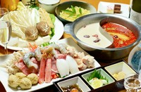 2種のスープで野菜や海鮮をたっぷりと味わう『火鍋コース』