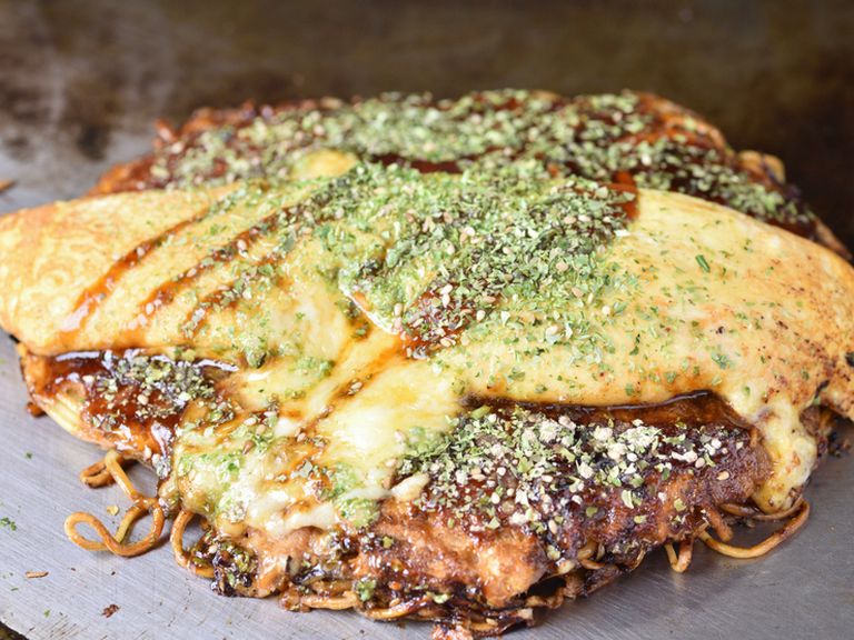 見て楽しい! 食べておいしい!『お好み焼き肉玉そば チーズトッピング』