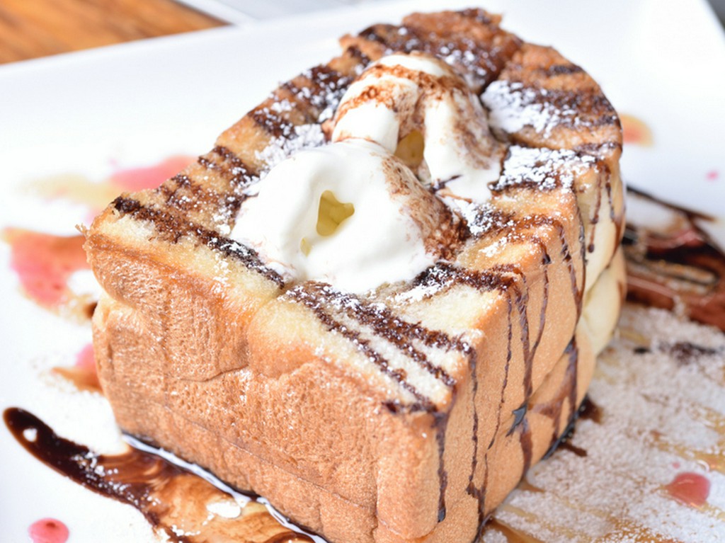 強烈なインパクト！　大人数でもシェアできる『厚切りハニートースト』