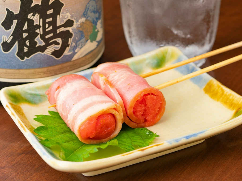 明太子のホットな辛さとべーコンの塩気が絶妙にマッチ! ついついお酒が進んでしまう『明太子巻き』　