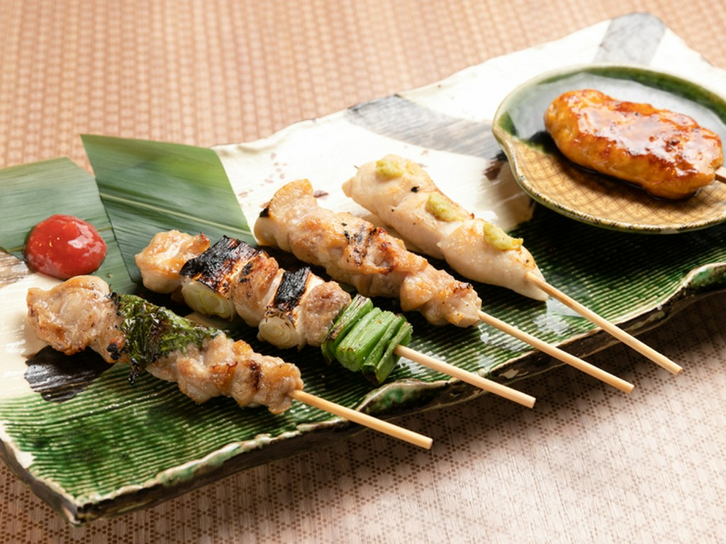 いつでもできたて熱々。絶妙な火入れでジューシーに焼き上げられた『焼鳥』