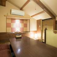 屋根裏のような隠れ家的でオシャレな空間は、プライベート感満載