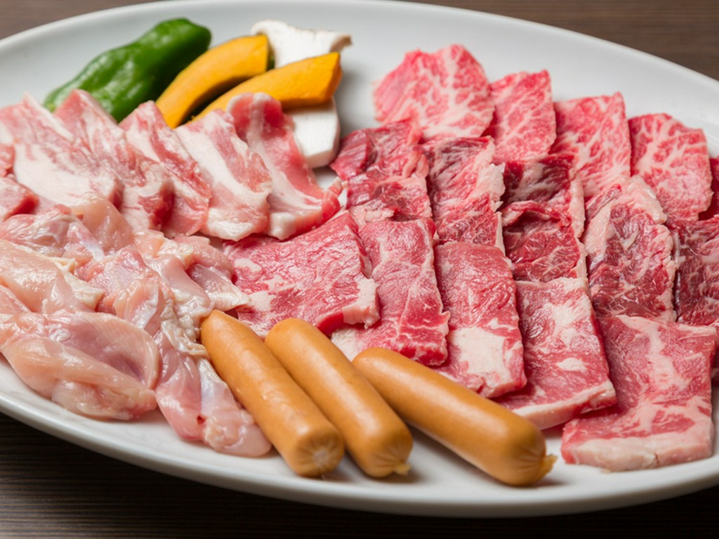 まずはこれから！　人気の部位をバランス良く食べられる『もざいく盛り（3～4人前）』
