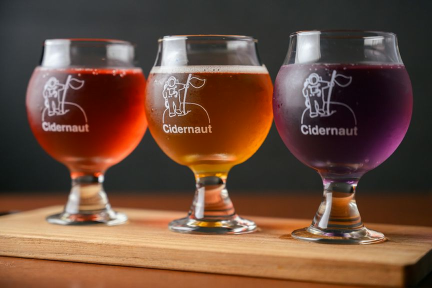 12種のタップと、シードルの飲み比べ