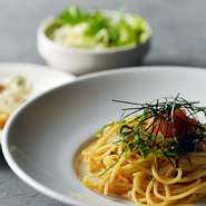 塩昆布の旨味と明太子の辛味を合わせました。
最近のランチ人気メニューです。