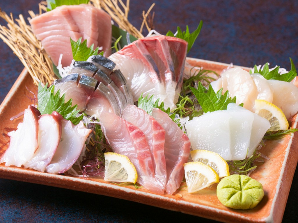 新鮮な魚を堪能できる『魚まみれ　おまかせ7点刺盛り』