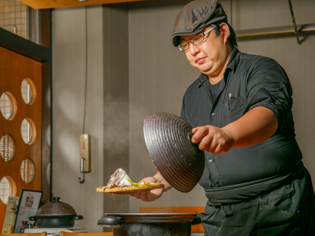 みんなで楽しく食事をして欲しいと語る店主の泉氏