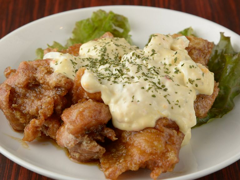 ボリューム大の唐揚げに、たっぷりかかったタルタルが絶品!『鶏南蛮タルタル』