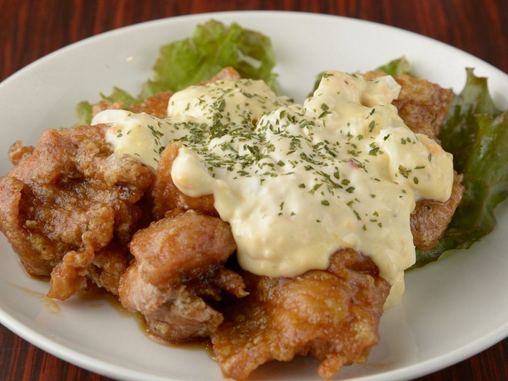 ボリューム大の唐揚げに、たっぷりかかったタルタルが絶品！『鶏南蛮タルタル』