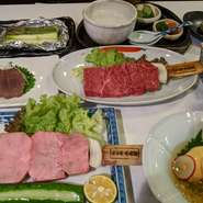 『牛タンの串焼き』『刺身』『アスパラガスのホイル焼き』『自家製たまご豆腐』など【たんや又兵衛 本店】の魅力がギュッと詰まったコースです。焼肉好きの通も唸らせてしまう人気のメニューです。
