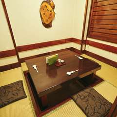 お座敷席は掘りごたつでくつろげます