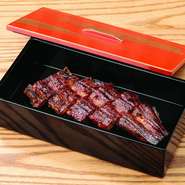 外は香ばしく中はふっくら。特製のタレをじっくりと乗せた長焼は絶品です。