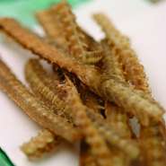 鰻の骨を素揚げにしたおつまみメニュー