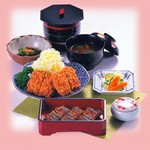 ・うなぎ長焼
・ヒレカツ
・小鉢
・ご飯
・赤だし
・香の物