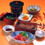 ・うなぎ長焼
・お造り
・小鉢
・ご飯
・吸物
・香の物