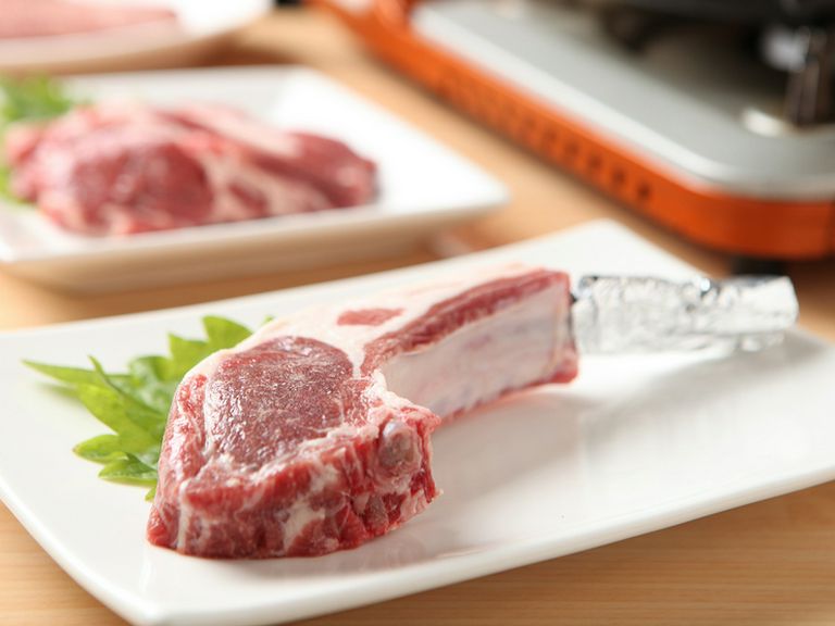 滋味深い仔羊の旨みがしっかりと楽しめる『ラムチョップ』は山葵をちょっとつけるのもオススメの食べ方