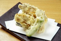 外はサクッと、中はプリプリクリーミー！　牡蠣の旨味が口に広がるこの時期だけの逸品です。