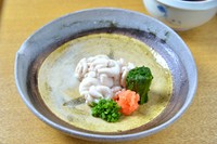 冬の高級食材と言えば「鱈の白子」です。
寒冷の北海から直送した「白子」はとろける食感と濃厚な旨みで滋味深くぜひこの時季にご賞味いただきたいおすすめです。