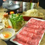 熊本直送の「天草黒毛和牛」をすき焼き鍋に、〆には「うち立て細うどん」もご堪能いただける会席コース
