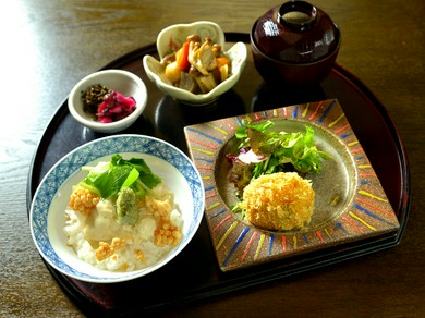 【おいしんぼ名物「湯葉くりいむコロッケ」＋舞妓飯の御膳】