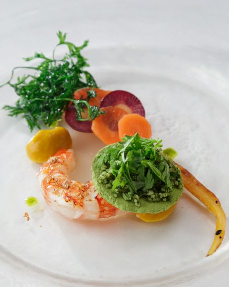 バラエティ豊かに織りなす人参の食感や甘味の違いを楽しんで『ボタン海老のミキュイ ニンジンのバリエ』