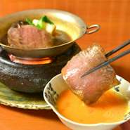 「僖成」の限定昼懐石コース。日本料理の伝統を礎に、その日に届く今だからこそ美味しい旬な素材を使ったその日、その機に食して頂くための料理を誂えます。新たな味わいと彩りを心ゆくまでご堪能下さい。