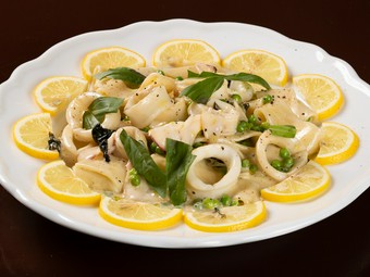 地中海の風を感じる爽やかさ。『剣先イカとイタリア産ピッゼリーニのレモンクリーム』