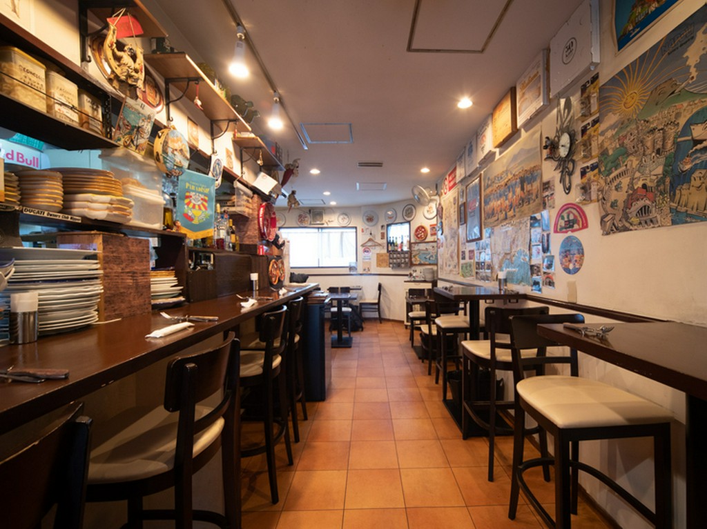 イタリアに来た気分が味わえる店内
