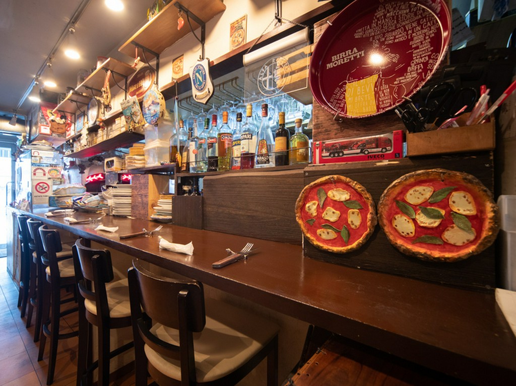 イタリア感満載のカウンター席
