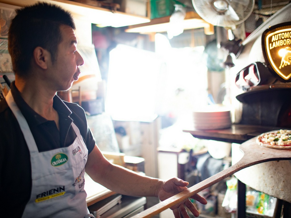 本場ナポリより美味しいと評判のピッツァをお試しあれ！