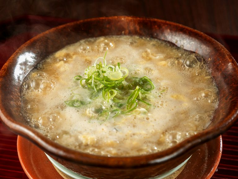 お腹いっぱいでもついつい食が進む、ふわとろ玉子のすっぽん『雑炊』(すっぽんこーすより)