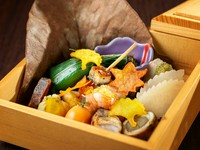 心まで満たしてくれる口福のひと時が味わえる『前菜』（音羽すっぽんこーすより）