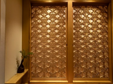 和の職人の技巧が結実した上品で作品の様な佇まい