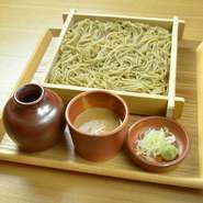 まろやかでコクのある風味の自家製ごまだれは、蕎麦にしっくりと合う、僖蕎ならではの味。
ぜひ一度お試しください。