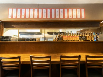 フラリと来店し、食事とお酒をひとり嗜む