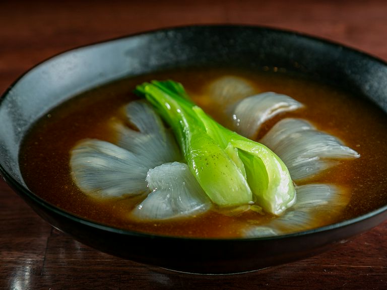 フカヒレの姿煮込み