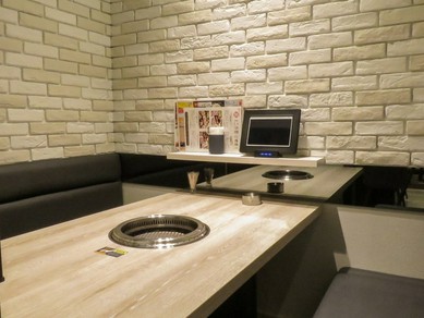 換気機能付き無煙ロースター完備