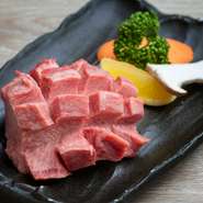 接待でのご利用にも最適な「個室席」は最大14名様までご案内可能です。
各種飲み放題付きコースもご用意しておりますので是非プライベートな用途でもご利用ください。