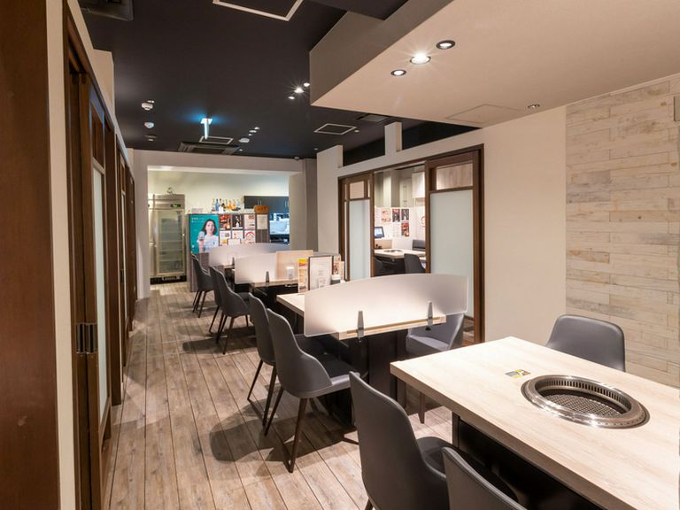 店内テーブル席