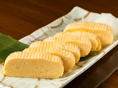 自家製出汁を使った当店人気『出汁巻き卵　大』